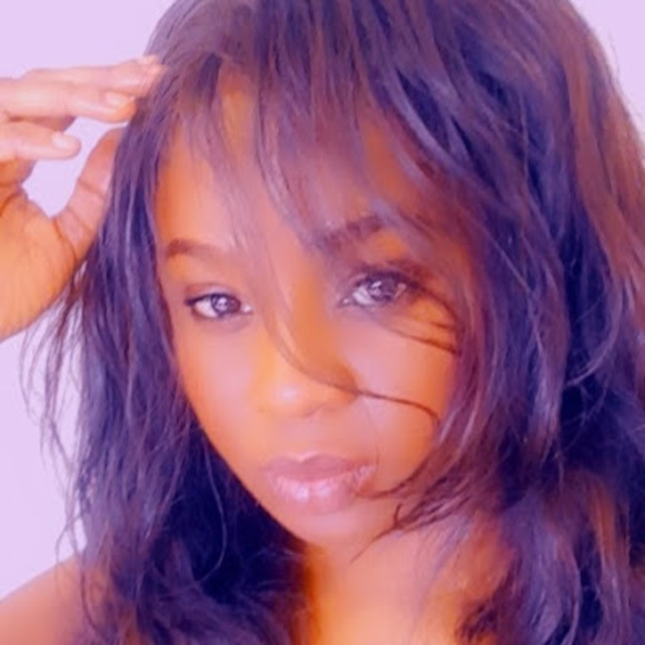 Meet your Posher, Atinuke - Picture 1 of 1